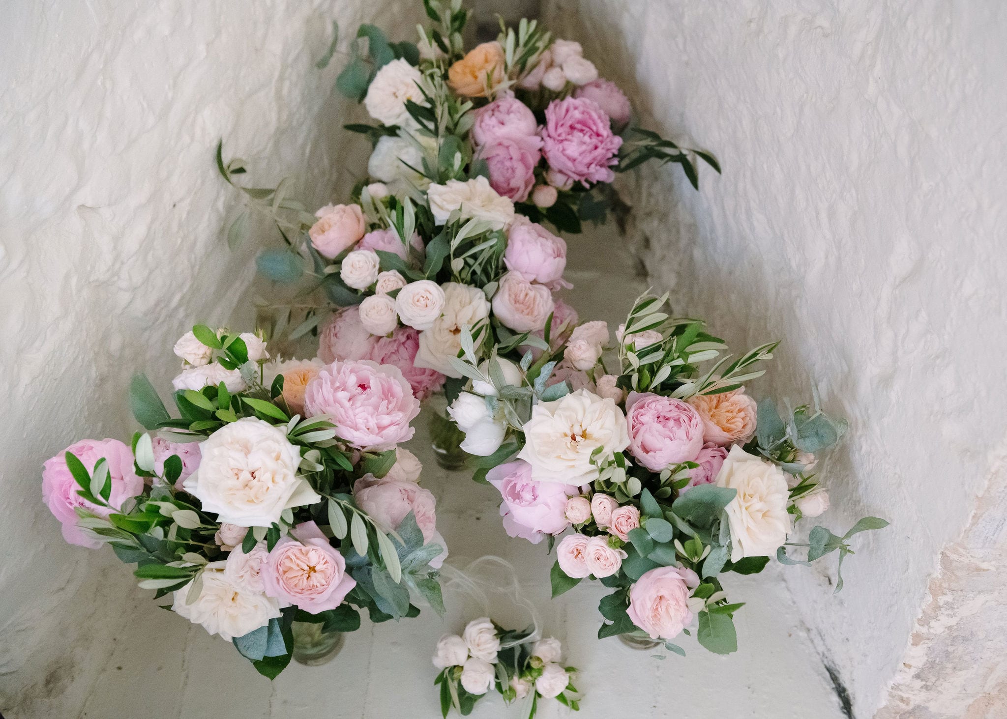 Pastel coloured wedding day bouquets